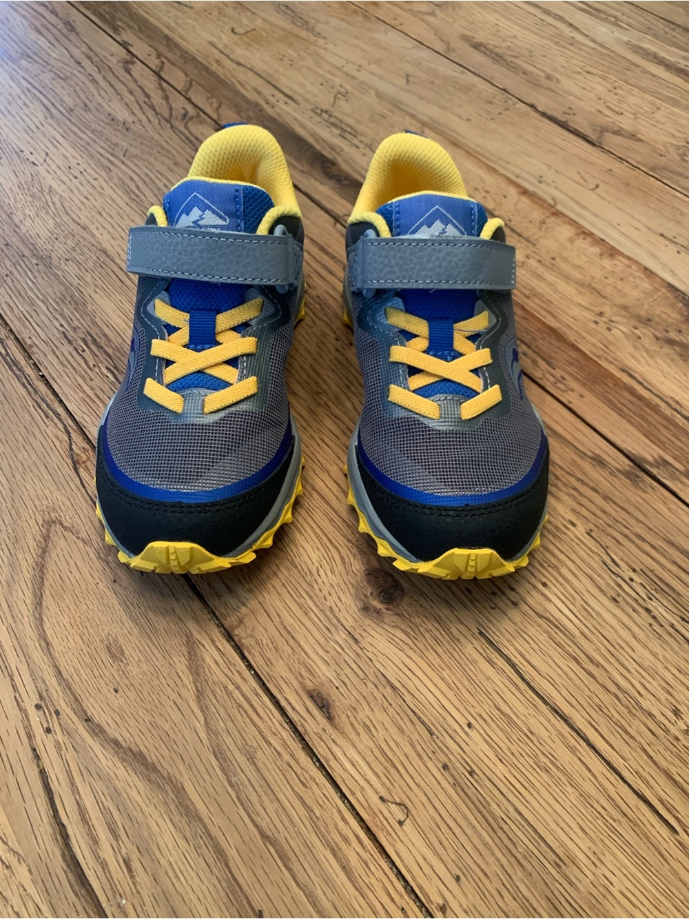 Saucony Kids Grey and Yellow Athletic Sneakers with Velcro Closure
Size 12C